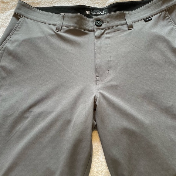 Travis Mathew light weight golf pants. Men’s 34x32 and color is gray - Picture 4 of 4